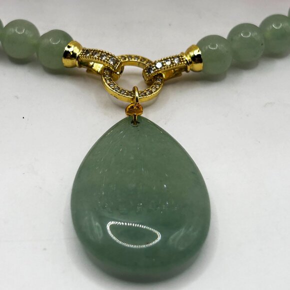 NEW Green Adventurine Beaded Necklace &  Pendant w/Crystal Clasps. - Picture 2 of 5